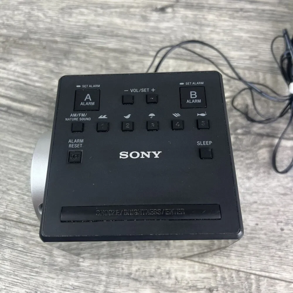 Sony ICF-C1PJ Dual Alarm Projection Nature Sounds AM/FM Clock Radio with Antenna
